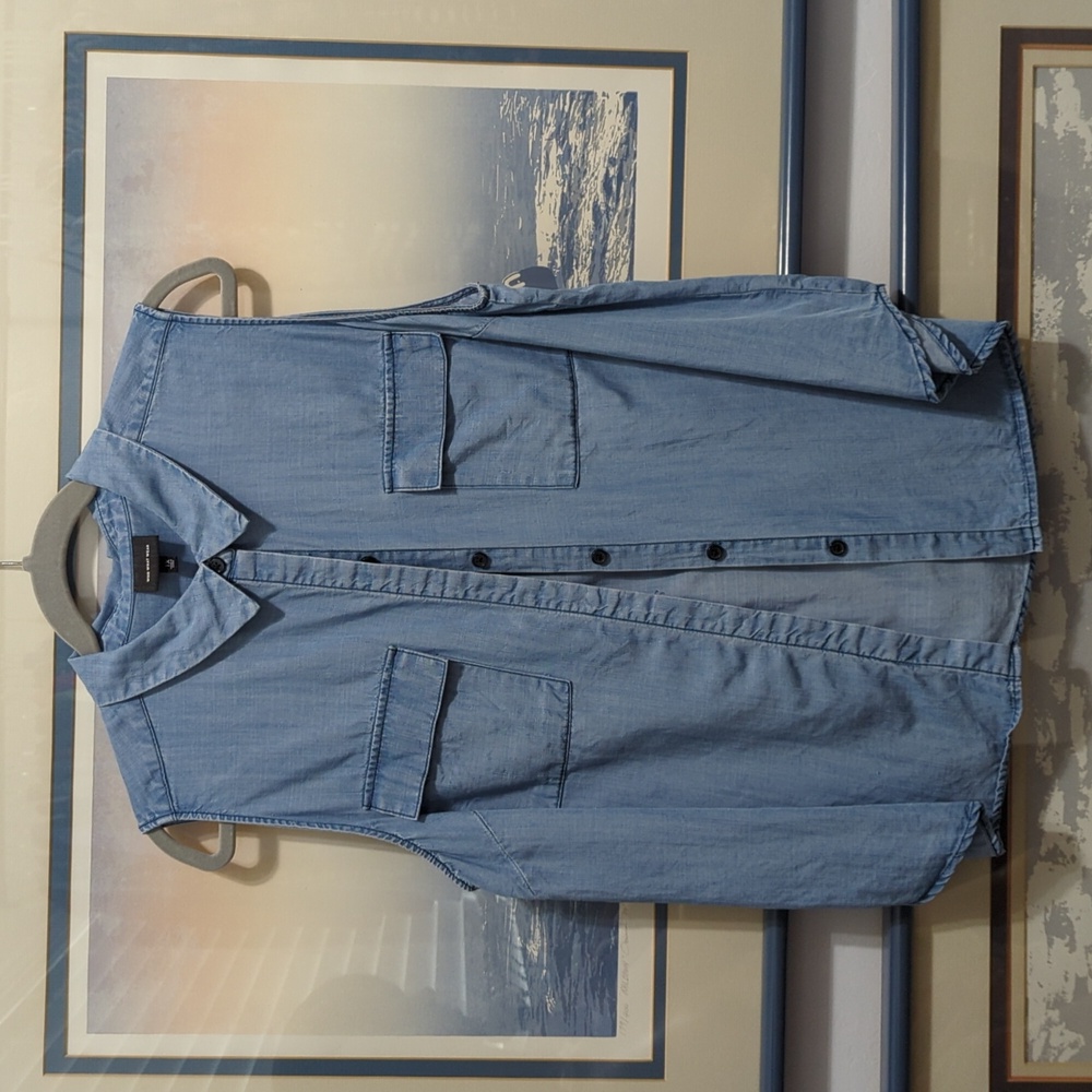 WHO WHAT WEAR LIGHT WASHED CHAMBRAY SLEEVELESS TOP SIZE 1X